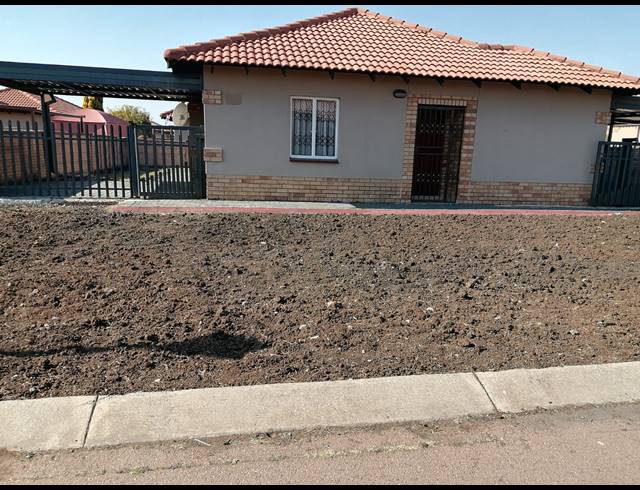 3 BEDROOM HOUSE FOR SALE IN WATERKLOOF HILL ESTATE